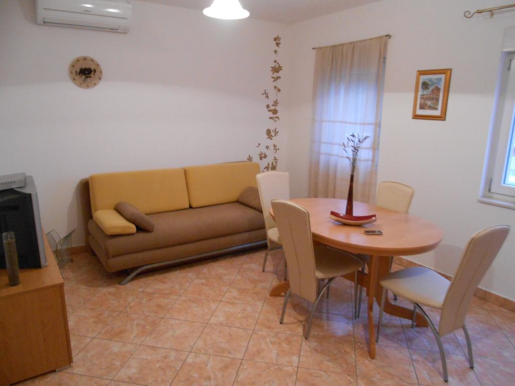 Apartments Luvi Τρογκίρ Δωμάτιο φωτογραφία